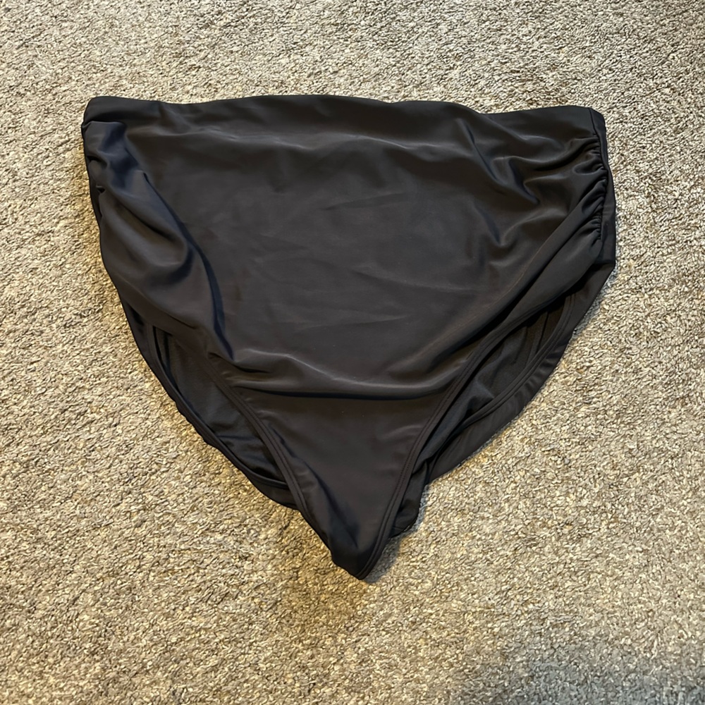 Maternity bathing suit bottoms in black - size xl